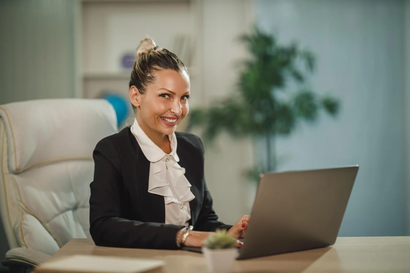 A hiring manager and an independent supplier agreeing a B2B engagement
