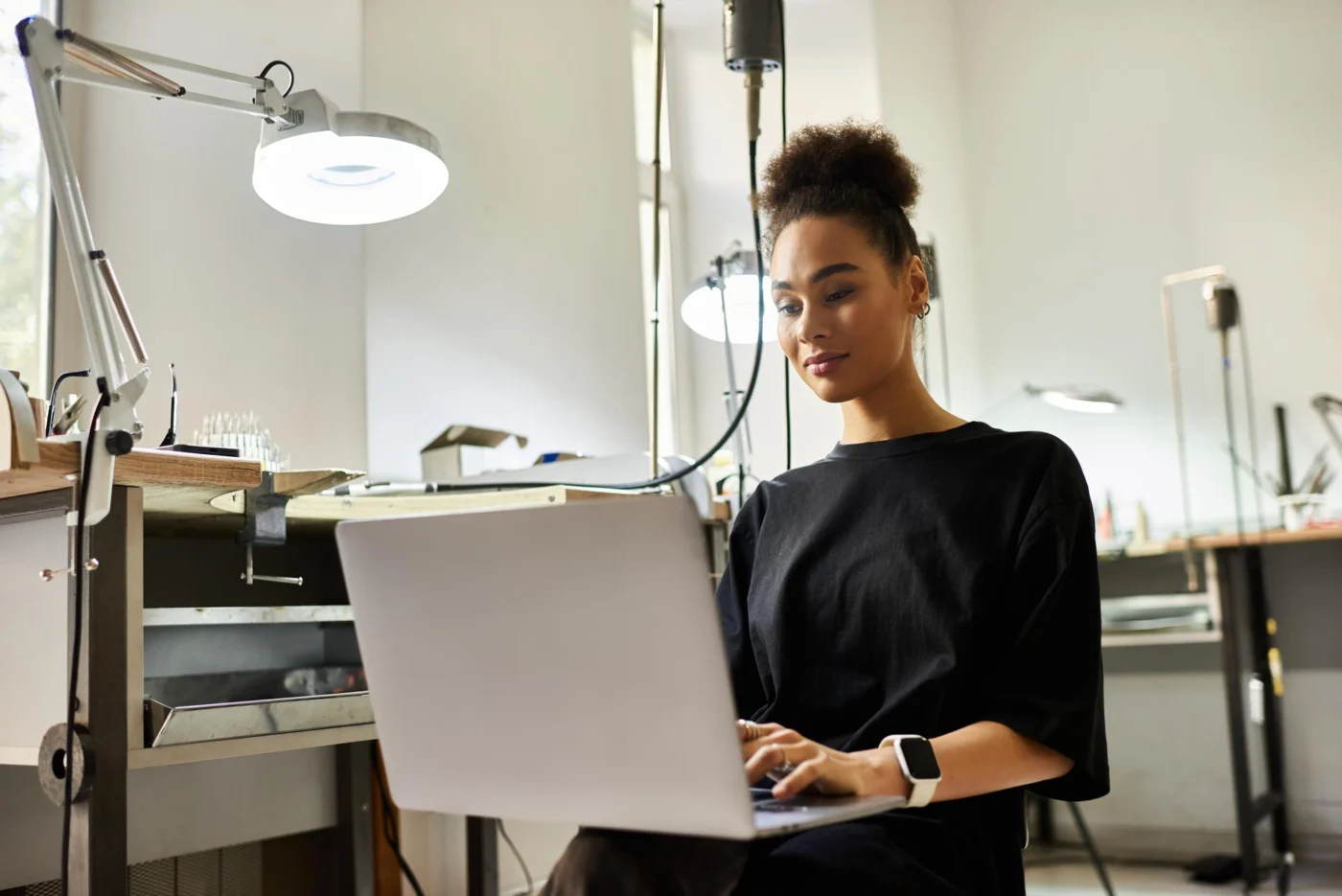 A consultant comparing employment-status factors against a real engagement