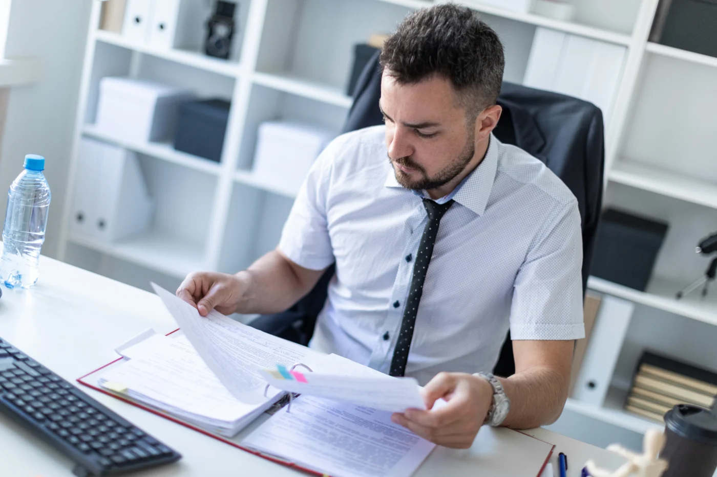 A consultant comparing a contract's status clause against how the work is actually done